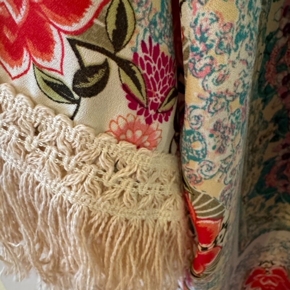 Chiffon Crepe Short Floral Kimono with Fringed Sleeves and Hem - Size OS - Picture 4 of 4